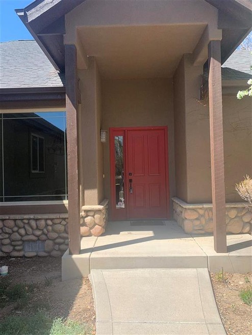 Beautiful 3 Bedroom - 2 Bathroom - 2 Car Garage