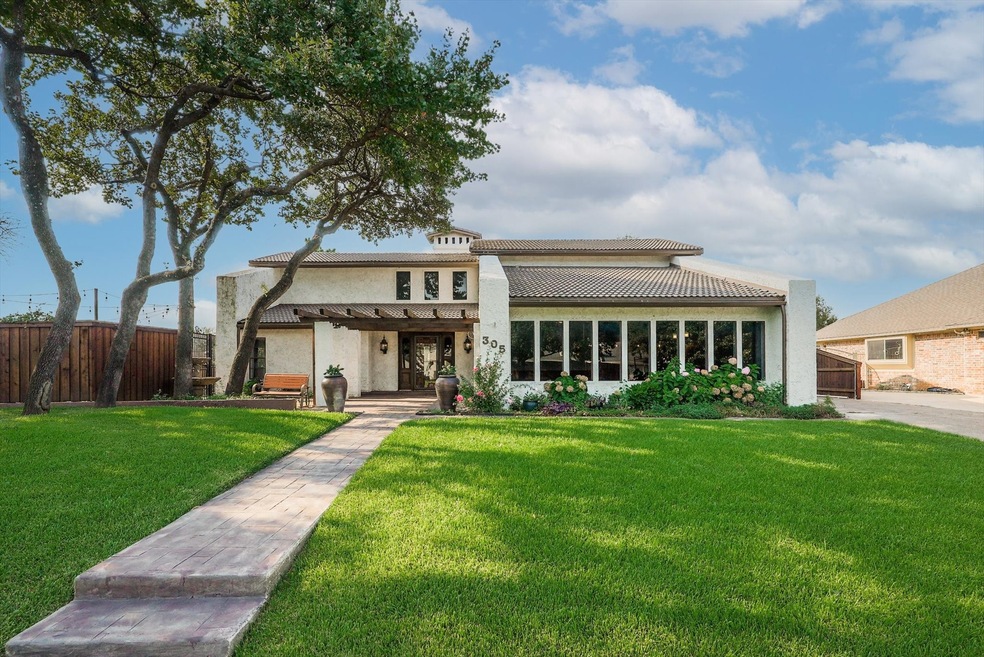 305 Quail Crest Dr, Bedford, TX 76021 - photo 1