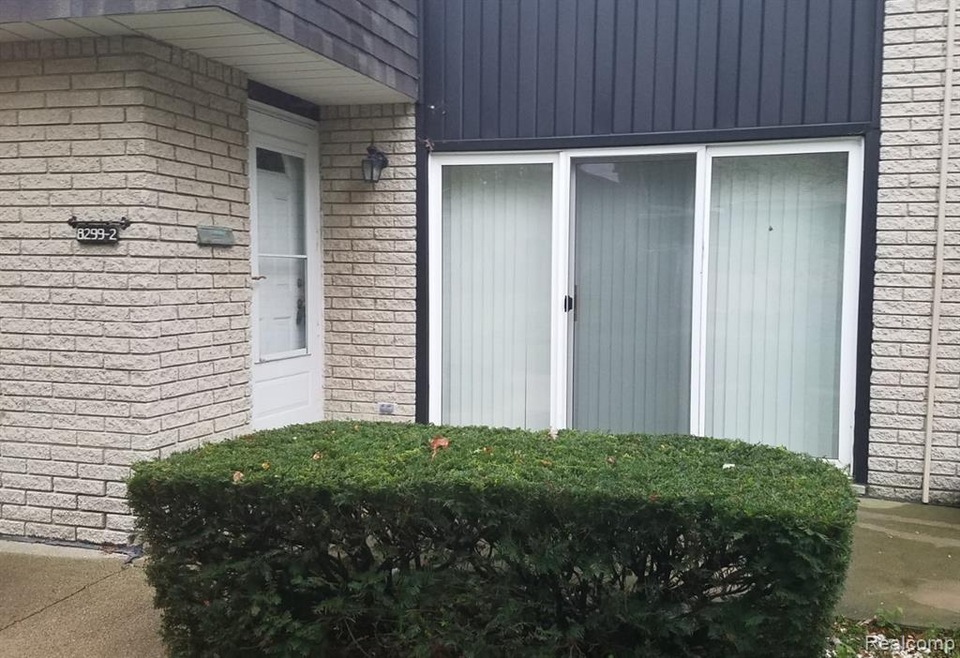 8299 Kennedy Cir unit 2, Warren, MI 48093 - photo 1