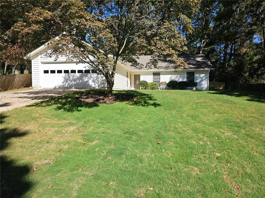 620 Lake Forest Ct, Roswell, GA 30076 - photo 1