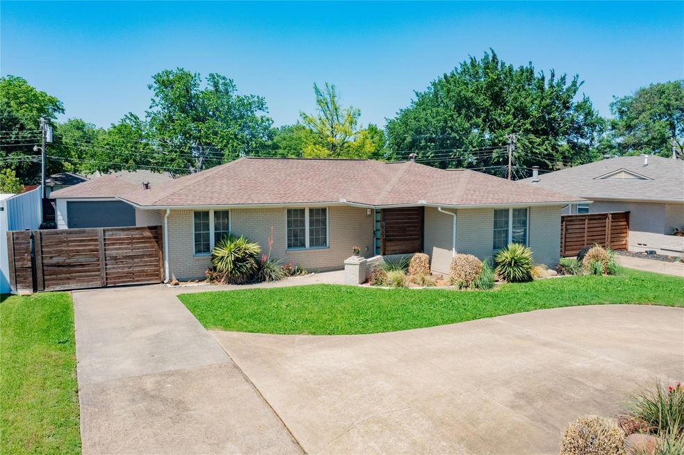6233 E Lovers Ln, Dallas, TX 75214 - photo 1