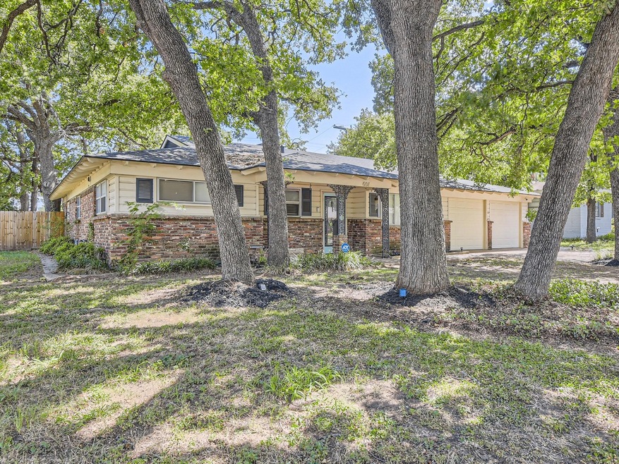 601 Woodcrest Dr, Hurst, TX 76053 - photo 1