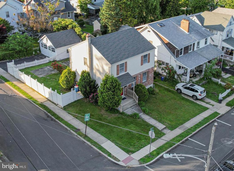 40 Maple Ave, Upper Darby, PA 19082 - photo 1