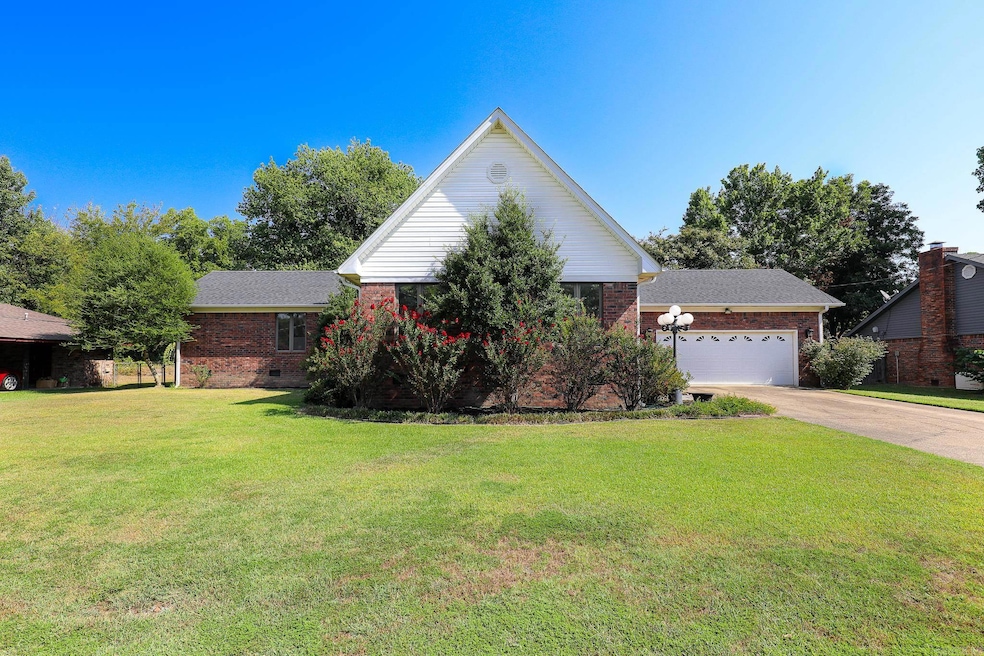 521 W Cross St, Benton, AR 72015 - photo 1