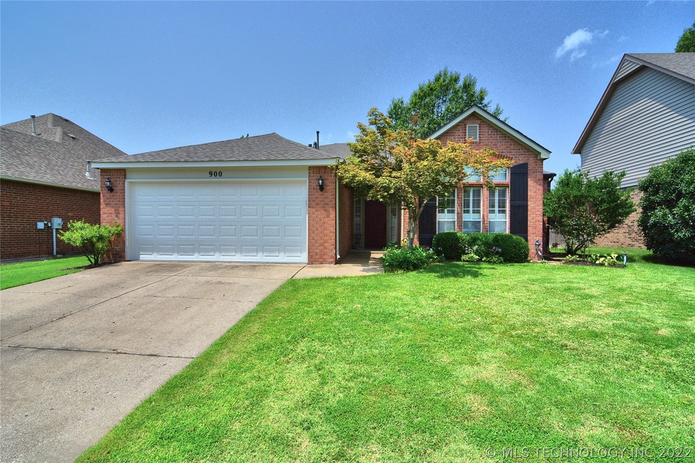 Beautiful home with in walking distance of the nei