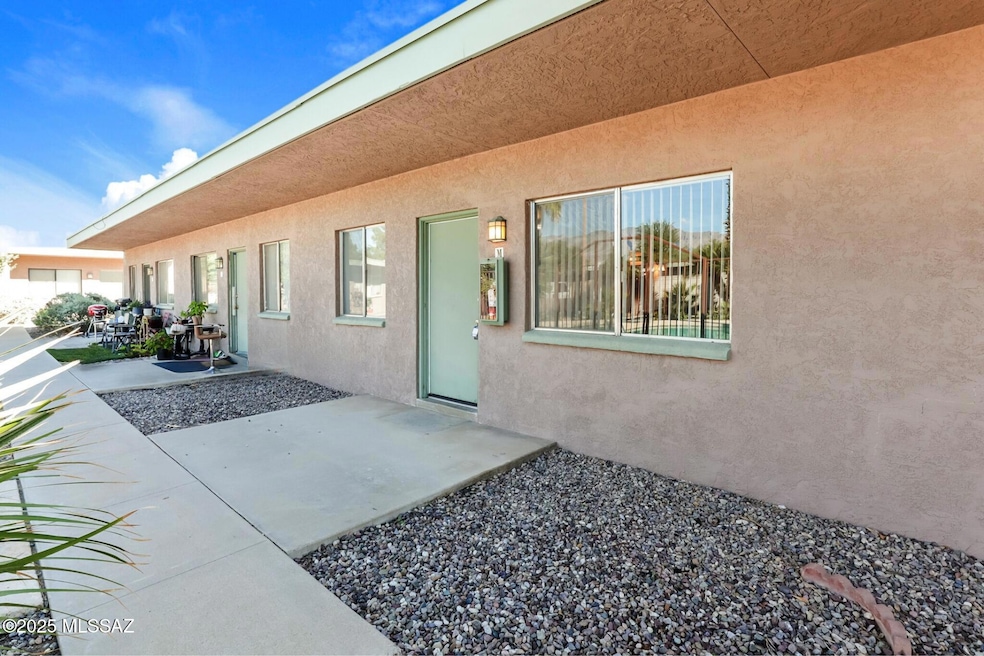 1518 E Hedrick Dr unit M, Tucson, AZ 85719 - photo 1