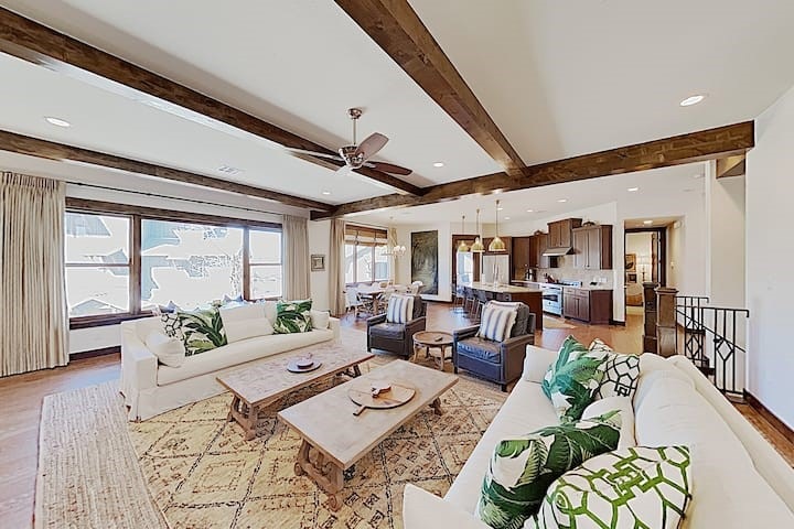 Open concept floorpan combines living, kitchen and