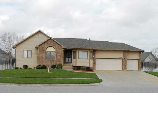 Spacious 5 bedroom 3 bath ranch in Oak Cliff Estat
