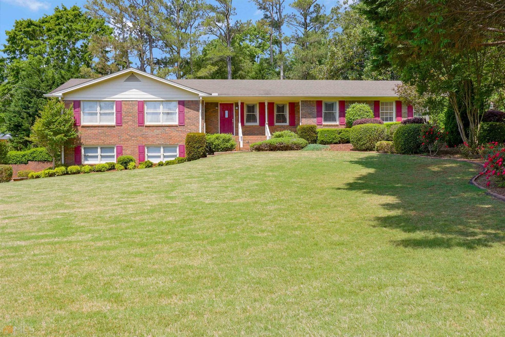 5010 Strickland Rd, Gainesville, GA 30507 - photo 1