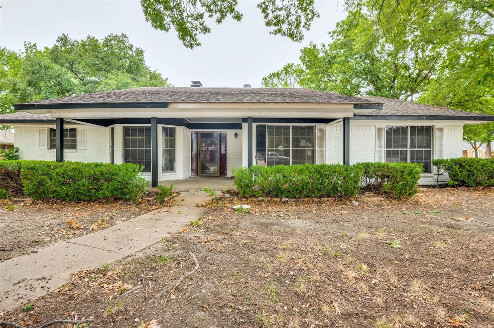 1900 Yorkstown Dr, Ennis, TX 75119 - photo 1