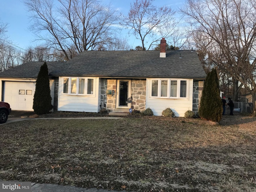 2401 N Cuthbert Dr, Lindenwold, NJ 08021 - photo 1