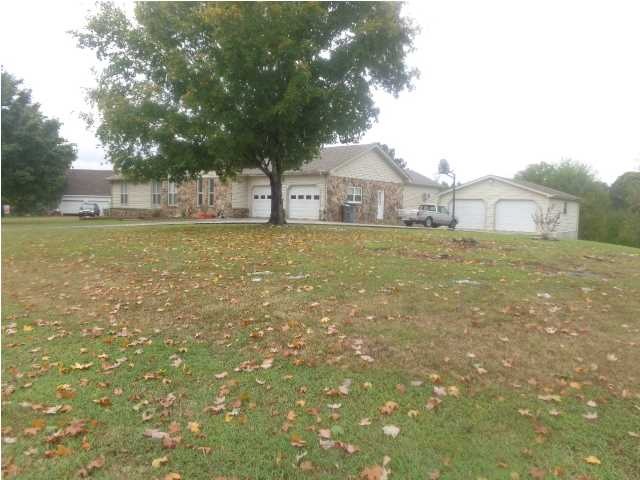 4 Bed 3 Bath.  2 Master Bedrooms. Large Yard.  4 c
