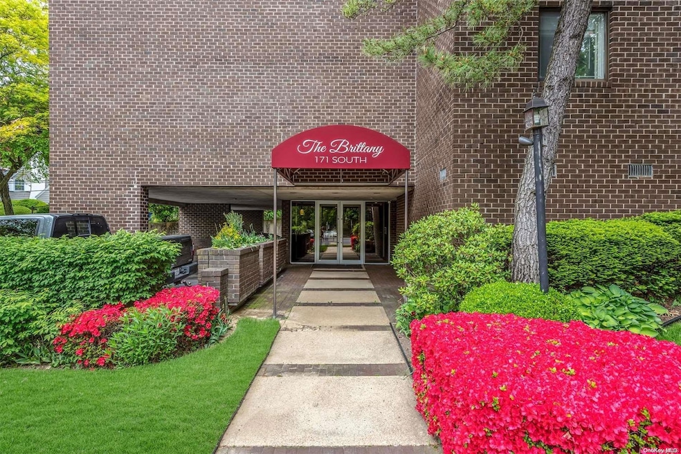 171 S Middle Neck Rd unit 1D, Great Neck, NY 11021 - photo 1