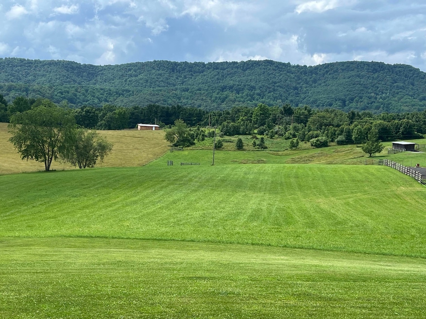 192 Cherry Hill Ln, Lewisburg, WV 24901 - photo 1