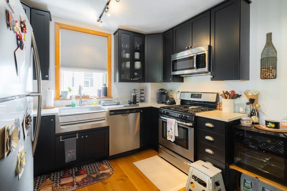 565 Somerville Ave unit 2R, Somerville, MA 02143 - photo 1