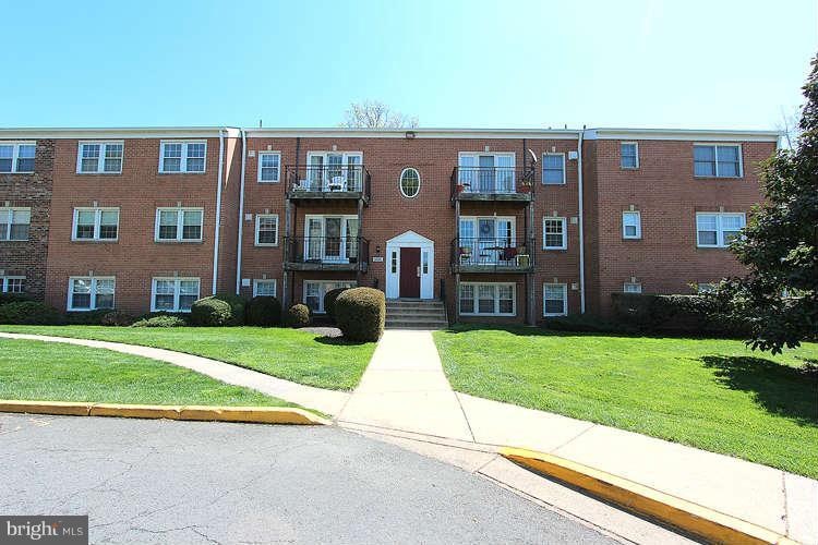 9459 Fairfax Blvd unit 102, Fairfax, VA 22031 - photo 1