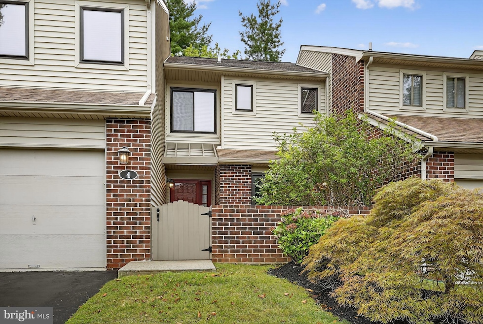 4 Stirling Ct, Chesterbrook, PA 19087 - photo 1