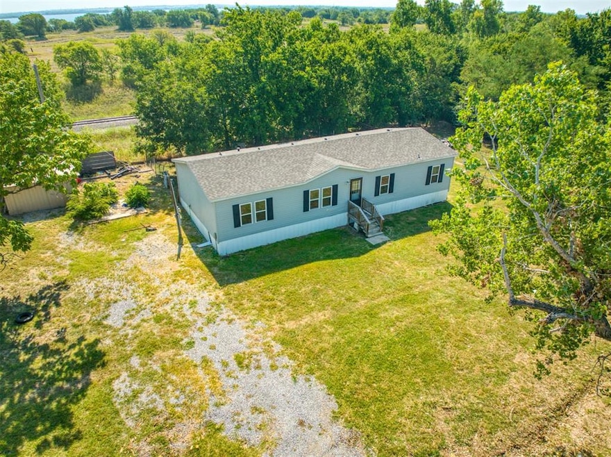 133 S Lakeside Dr, Apache, OK 73006 - photo 1