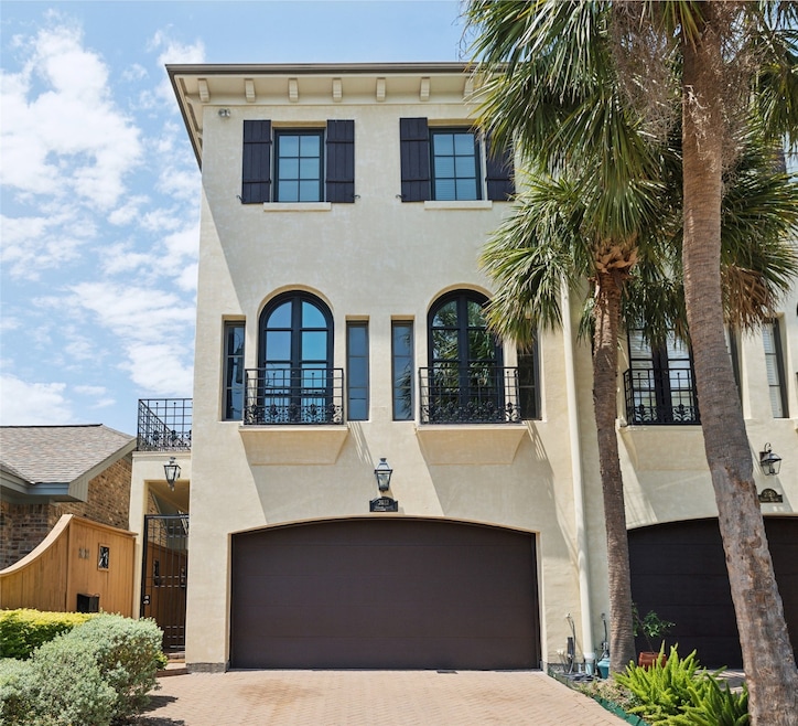 2022 Hazard St, Houston, TX 77019 - photo 1