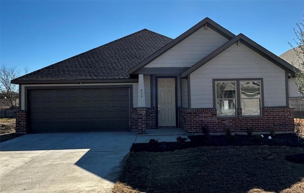 435 Rose Ave, Cleburne, TX 76028 - photo 1