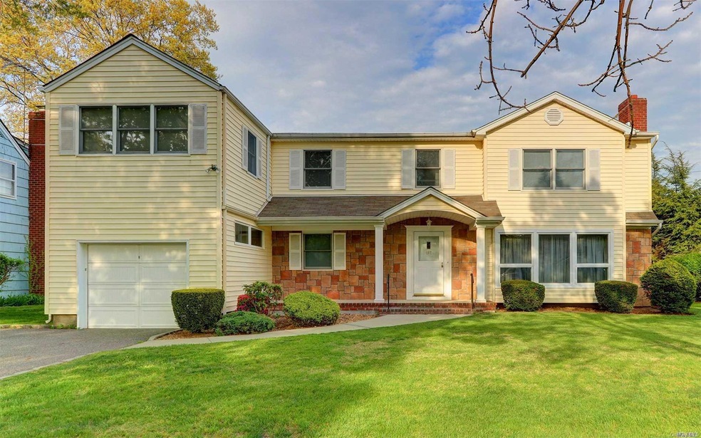 187 Wetherill Rd, Garden City, NY 11530 - photo 1