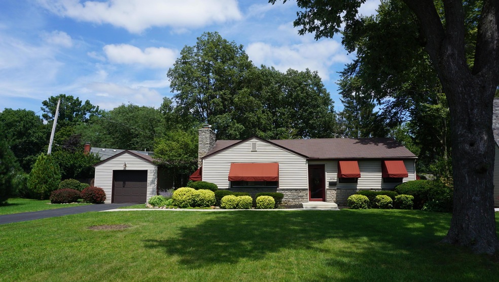 Welcome to 3282 Mountview Road!