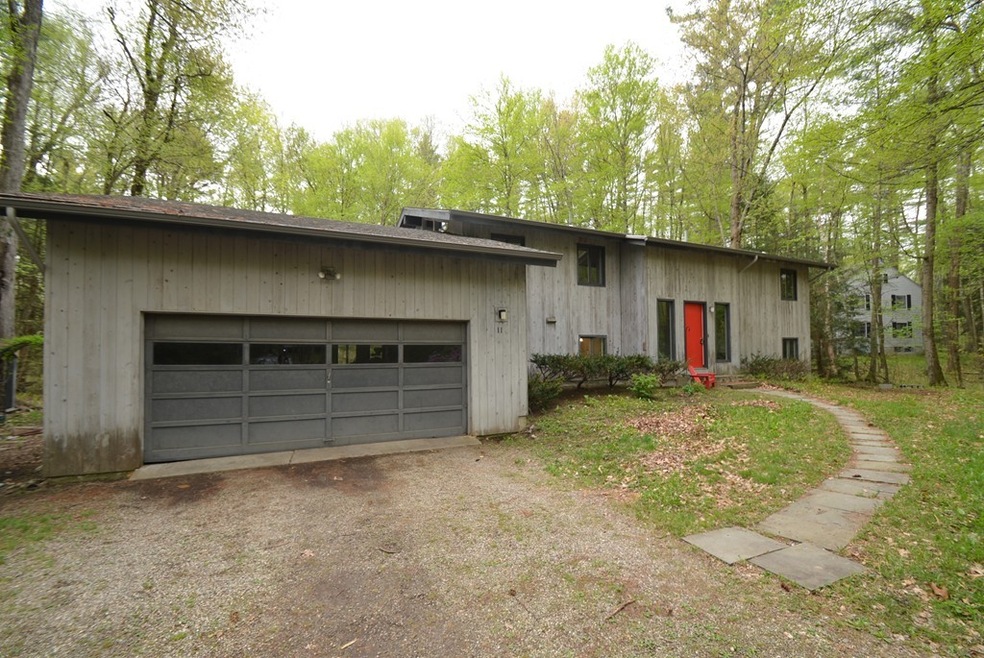 11 Overlook Dr, Amherst, MA 01002 - photo 1