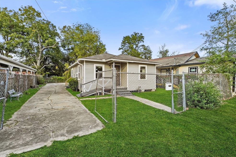 4313 Engleford St, Houston, TX 77026 - photo 1