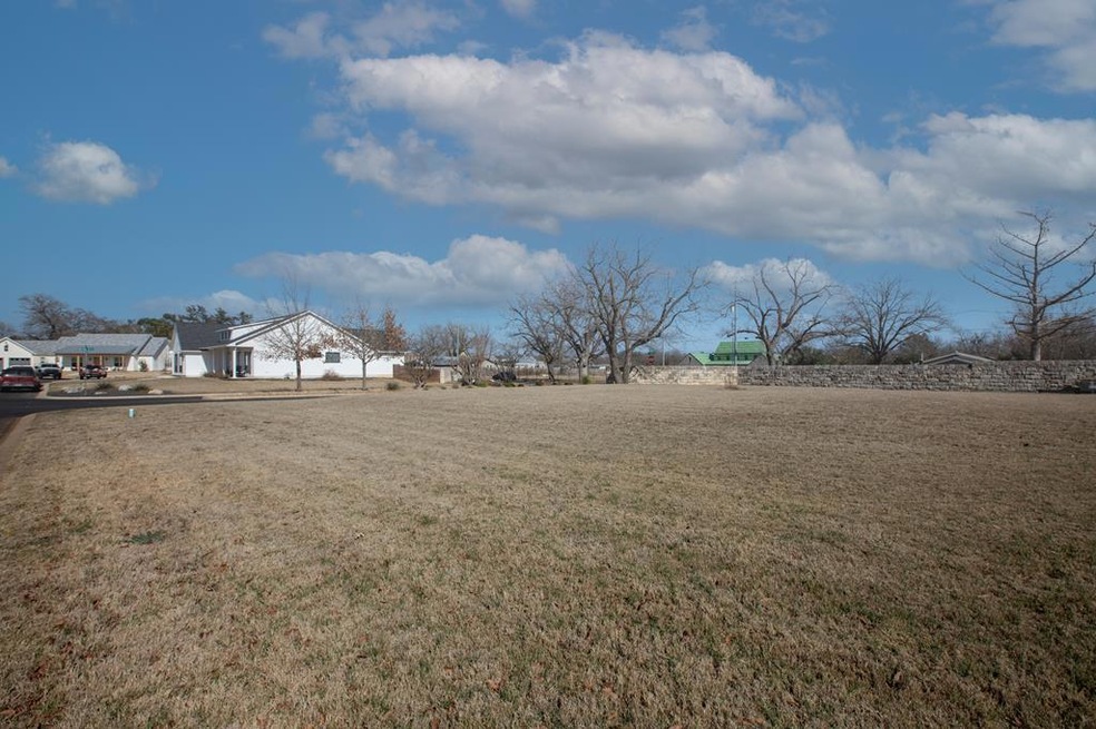 407 Cypress unit 16, Fredericksburg, TX 78624 - photo 1