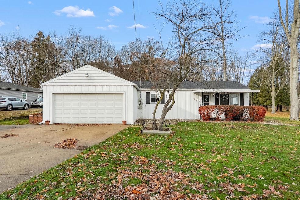 646 S Shore Dr, Portage, MI 49002 - photo 1