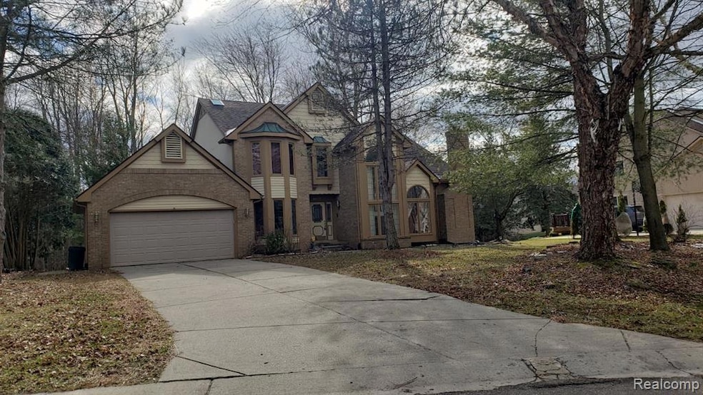6017 Christina Dr, West Bloomfield, MI 48324 - photo 1