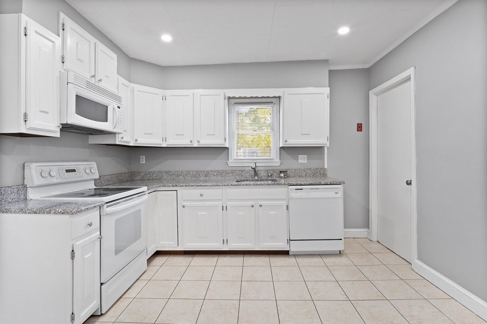 10 Richardson St unit 1, Wakefield, MA 01880 - photo 1