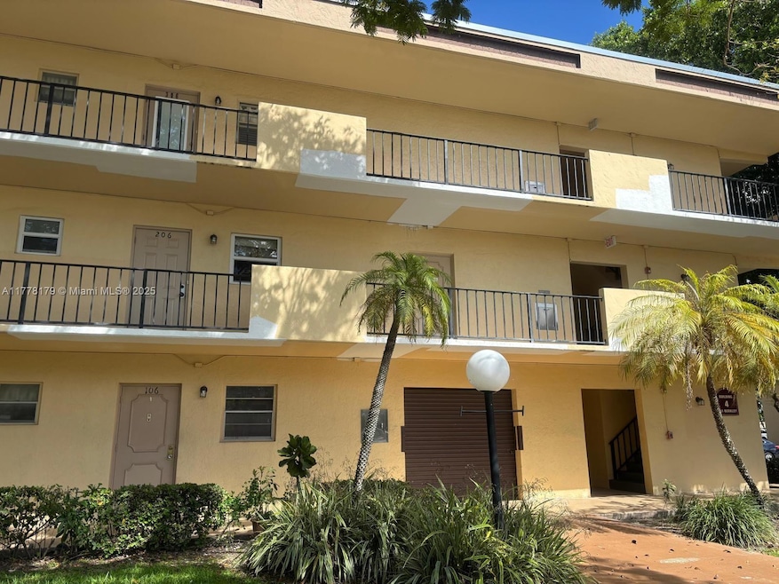 151 Berkley Rd unit 206, Hollywood, FL 33024 - photo 1