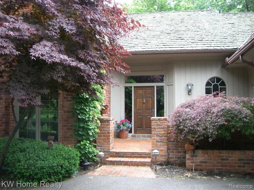 217 Norcliff Dr, Bloomfield Hills, MI 48302 - photo 1