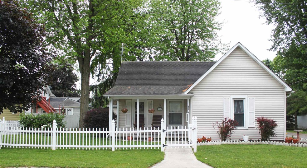 310 W 1st St, Auburn, IN 46706 - photo 1