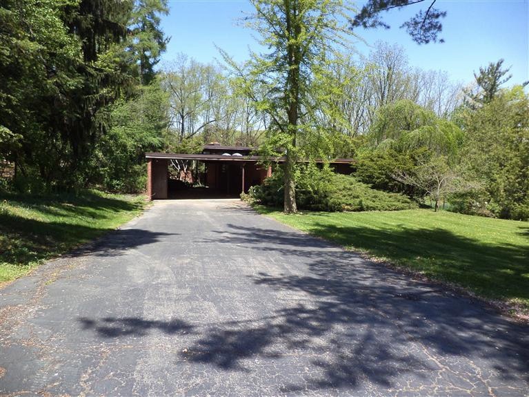Front drive/carport