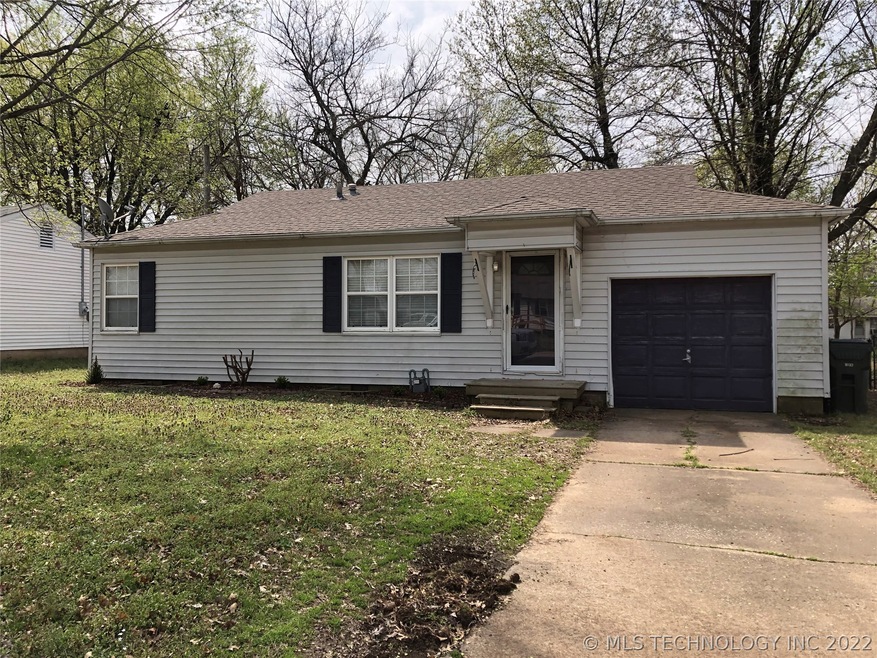 313 E Falletti Ave, Claremore, OK 74017 - photo 1