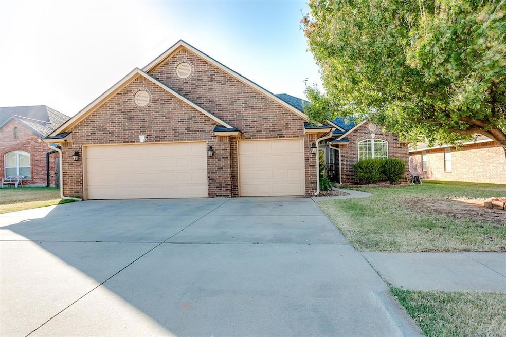 View of front of property featuring a front yard a