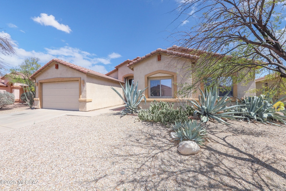 8418 N Sayante Way, Tucson, AZ 85743 - photo 1