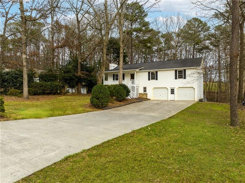 Clean and bright exterior with extra long and flat