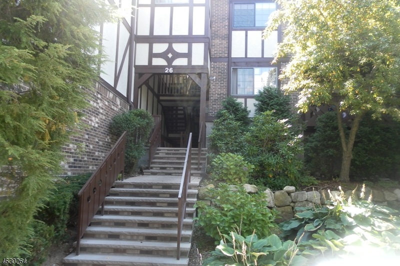 2603 Hemingway Ln, Mahwah, NJ 07430 - photo 1