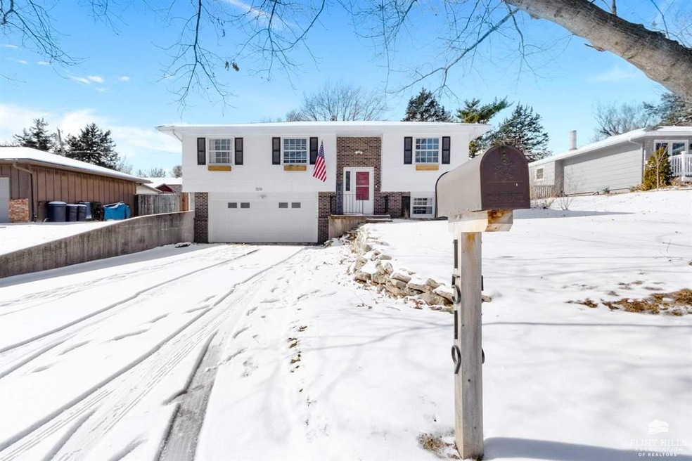 1519 Highland Dr, Manhattan, KS 66503 - photo 1