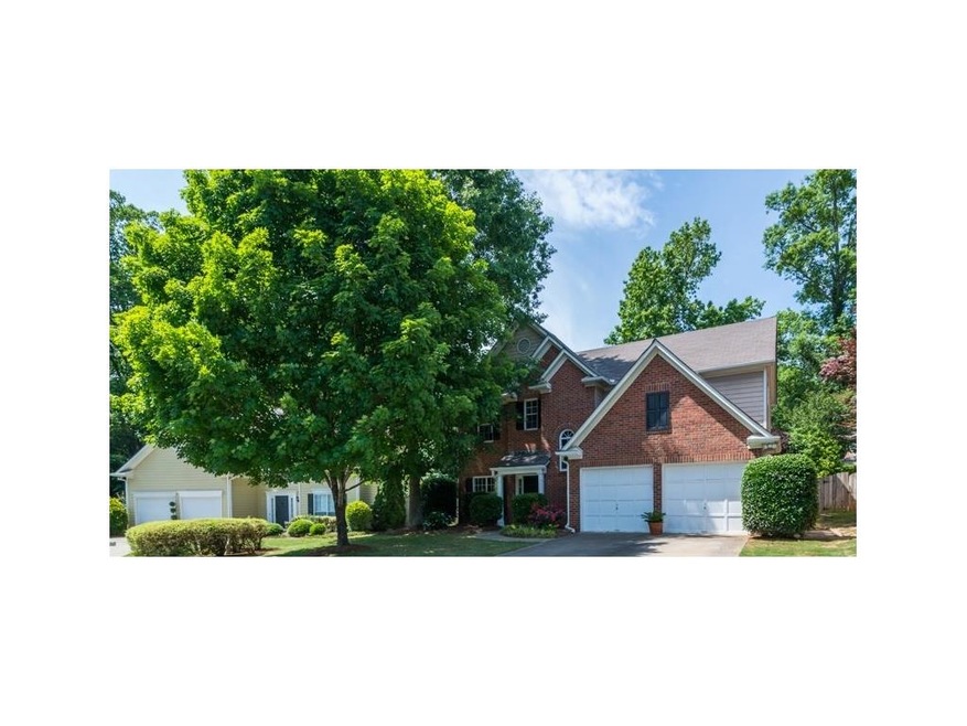 Beautiful 3bed/2.5 bath home with private backyard