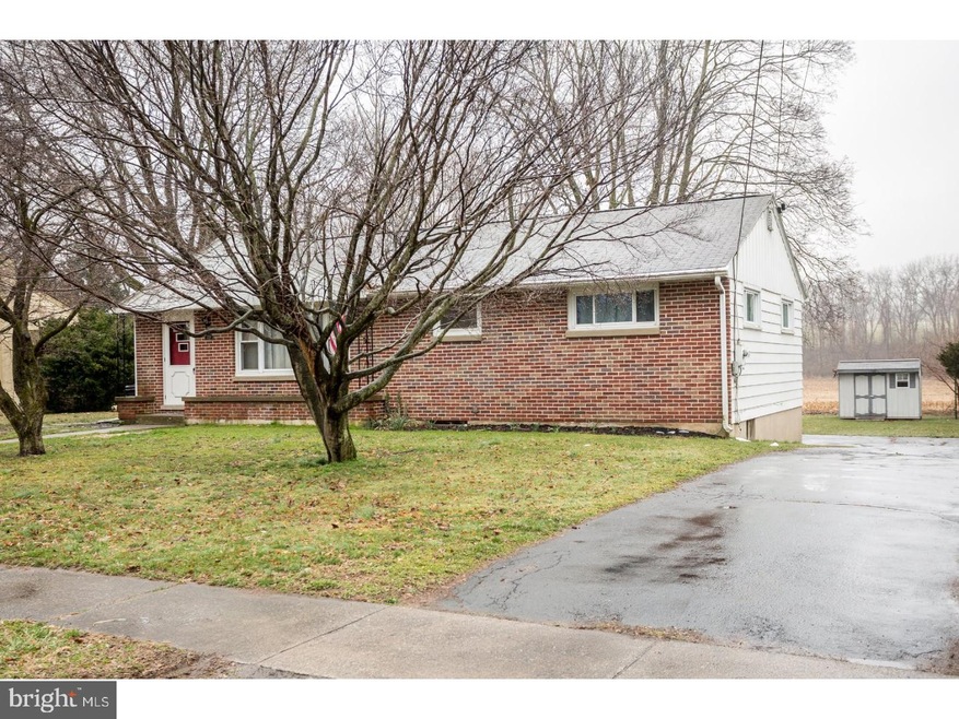 729 Fairmont Rd, Riegelsville, PA 18077 - photo 1