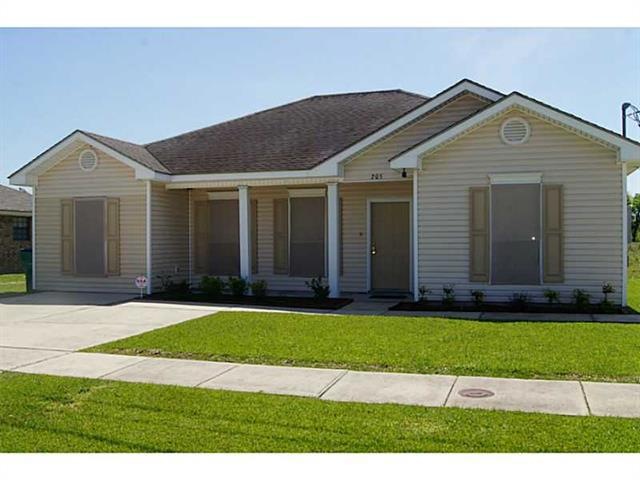 Facade/Exterior Front. WELCOME HOME