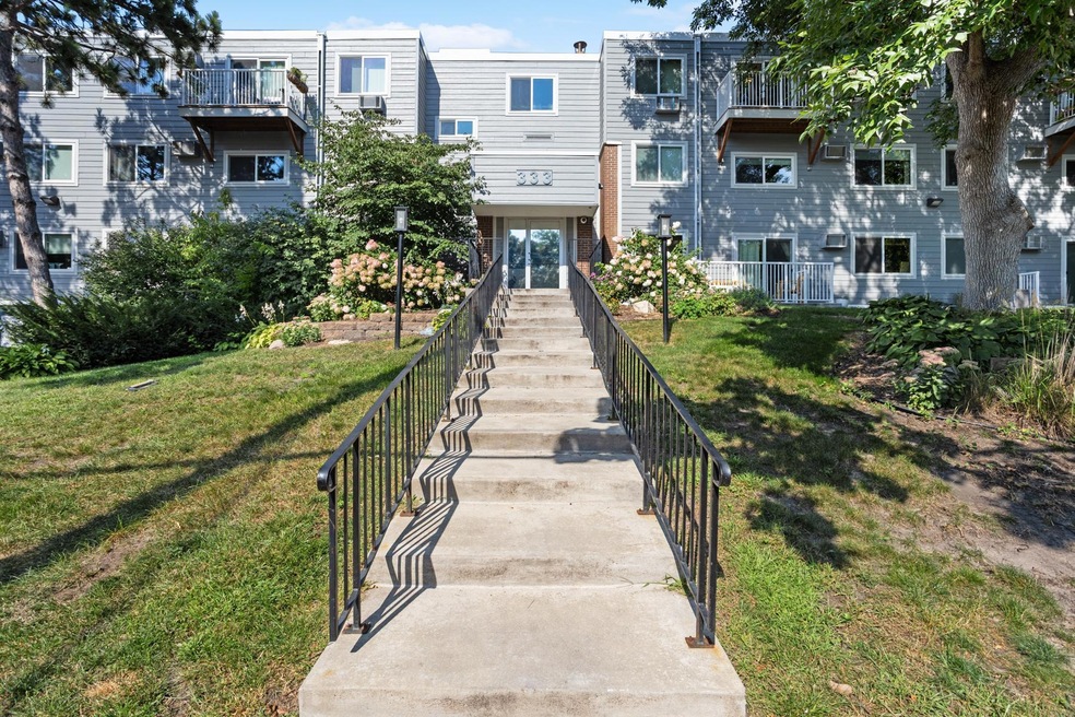 333 8th St SE unit 305, Minneapolis, MN 55414 - photo 1