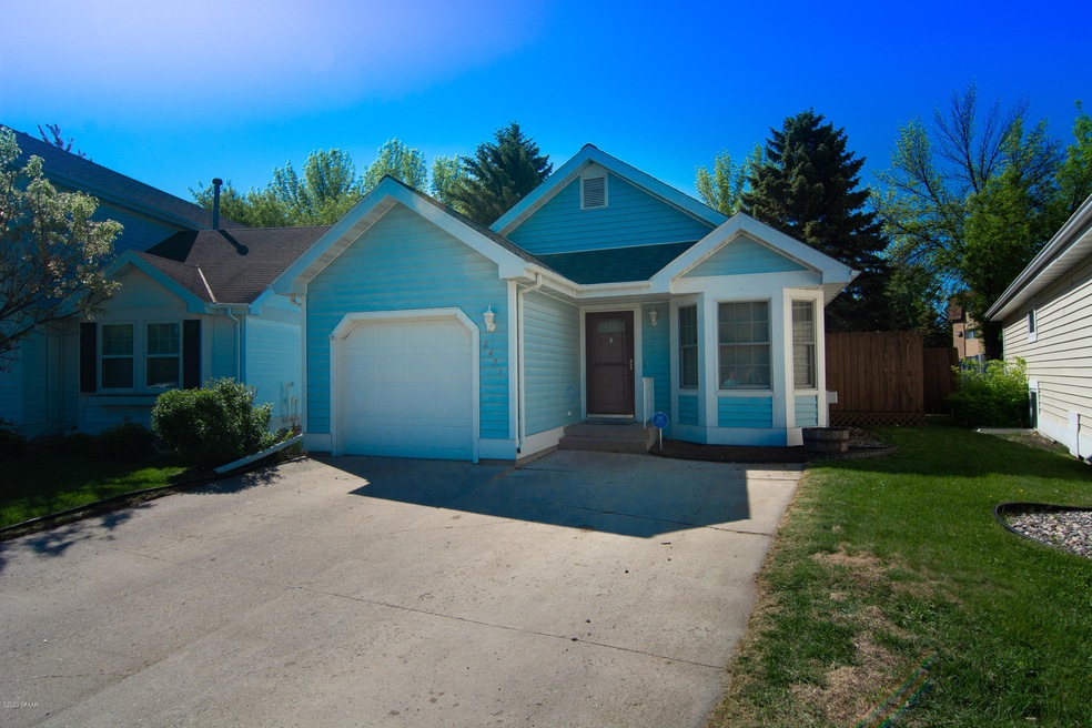 2471 Glen Cir, Grand Forks, ND 58201 - photo 1