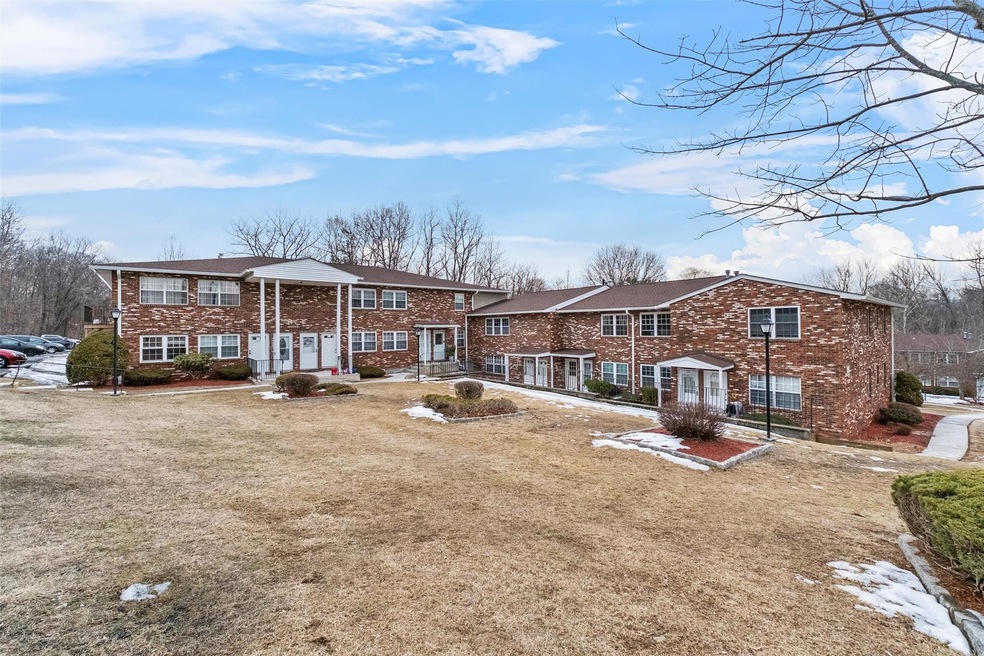 276 Temple Hill Rd unit 2712, New Windsor, NY 12553 - photo 1