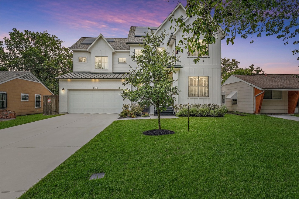 2010 Chippendale Rd, Houston, TX 77018 - photo 1