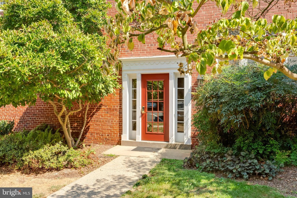 1905 N Rhodes St unit 31, Arlington, VA 22201 - photo 1